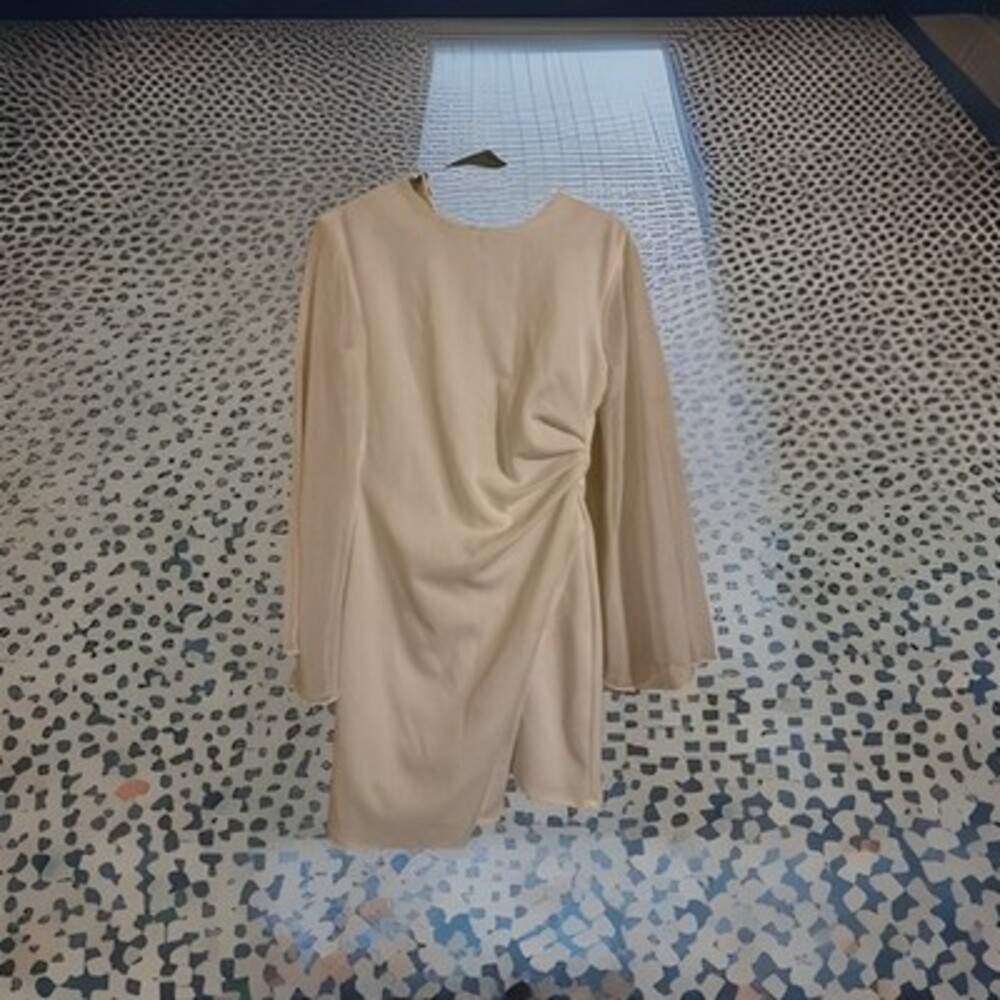 premier amour dress Size 8 Long Sleeve ￼white Knee Length Dress